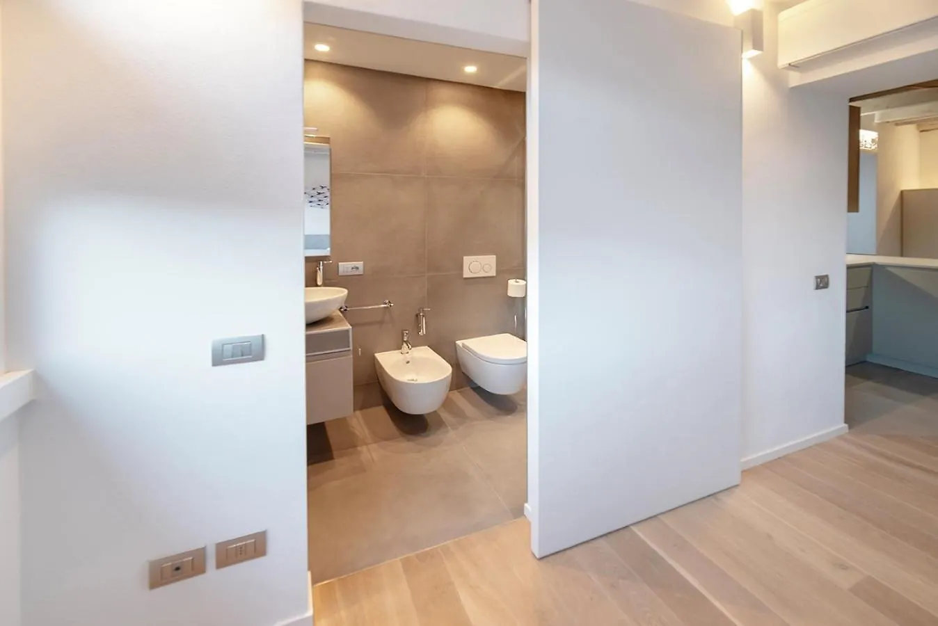 Modern Apartment City Center 5 Minutes From Citta' Alta And Train Station Bergamo 0*,  Italien